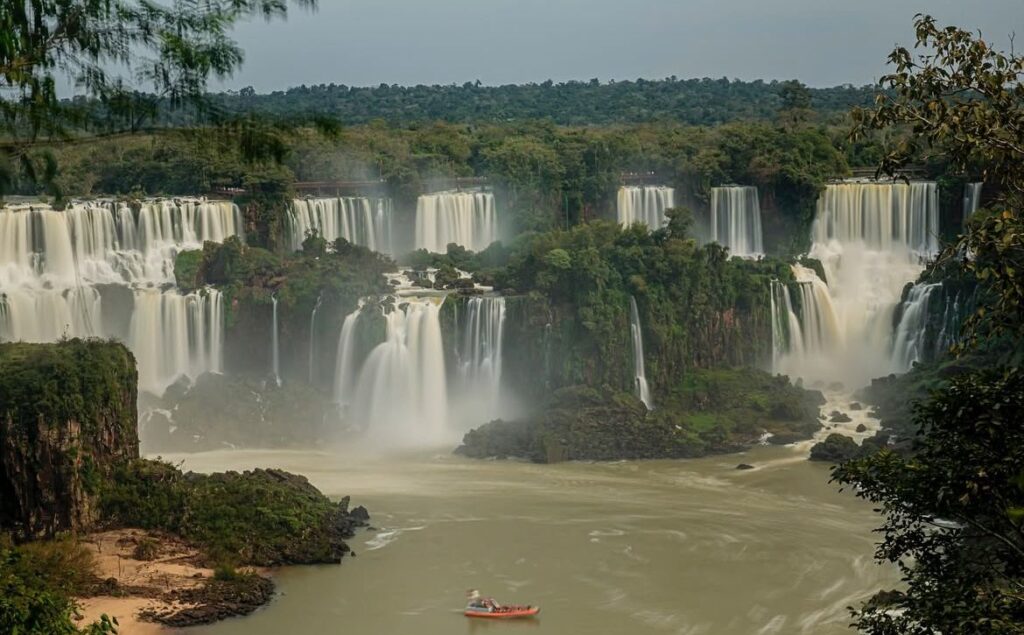 Foto das Cataratas do Iguaçu em Foz do Iguaçu.