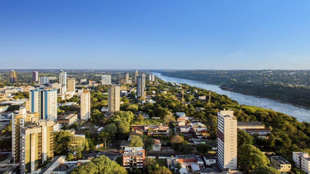 Imagem aérea da cidade de Foz do Iguaçu.