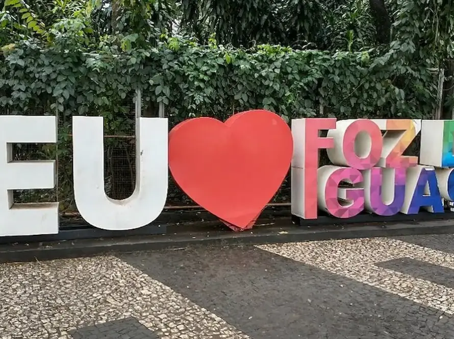 Capa do Blog: Roteiro em Foz do Iguaçu - letreiro Eu amo Foz do Iguaçu - centro de Foz