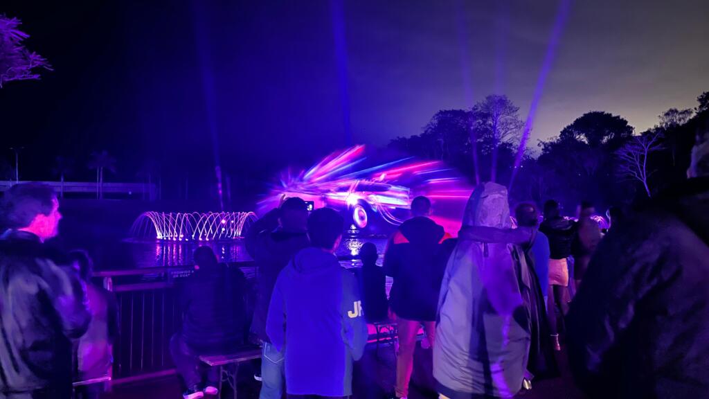 turistas e familia no show das aguas