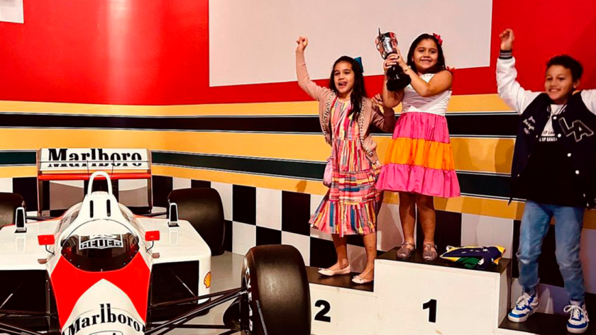 capa do blog: Viajar com crianças para Foz - férias escolares - imagem de crianças no Movie Cars