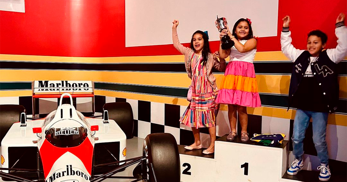 capa do blog: Viajar com crianças para Foz - férias escolares - imagem de crianças no Movie Cars
