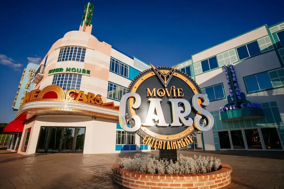 Entrada do Movie Cars no Wonder Park Foz